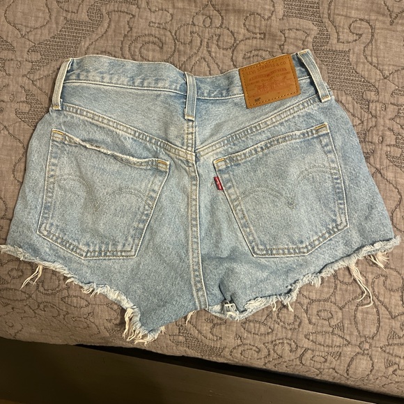 Levi Shorts - Picture 2 of 6